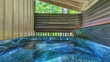 Cabin, Multiple Beds, Hot Tub, Mountain View (Smokies Bungalow) | Spa
