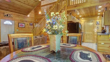 小屋, 多张床, 热水浴缸, 山景 (Smokies Bungalow) | 住宿内部