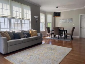 Smart TV, fireplace - 3 Bdrm Hideaway with Garage (Charlotte)