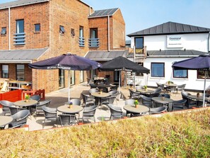 الإطلالة من المنشأة