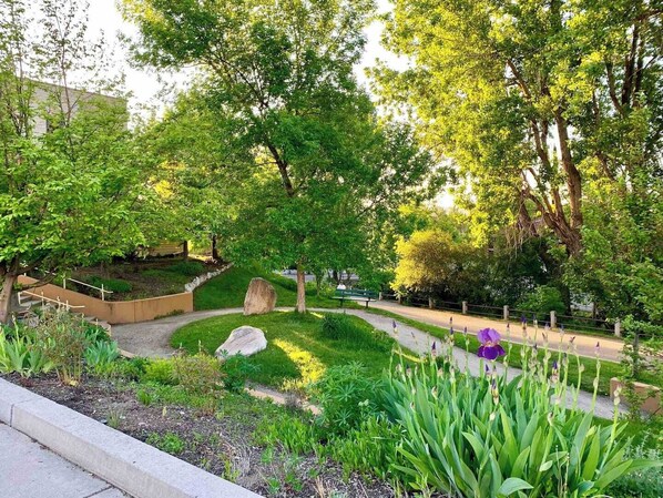 Property grounds - Hip Strip Haven | 4 Blocks to DT, River & Trails (Missoula)