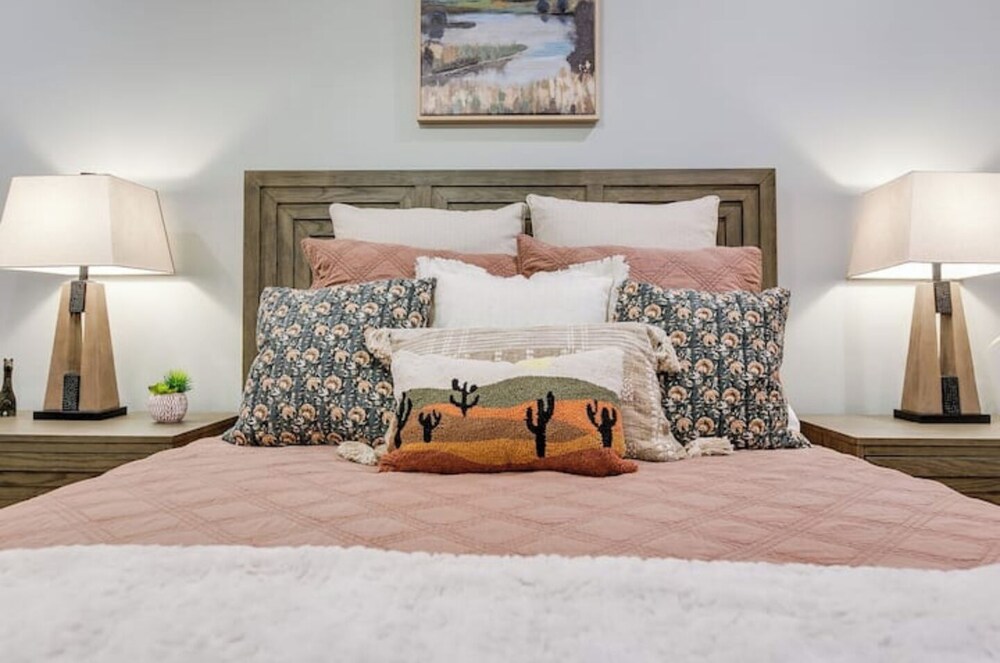 New! Rustic Retreat! 2 BR/2.5 BA San Angelo Vrbo