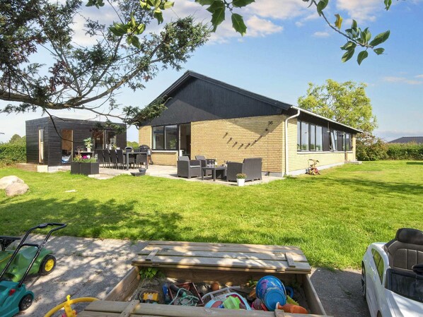 House | Outdoor dining