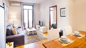 Apartment | Dining - Apartment in Barcelona Near Seabeach (Barcelona)