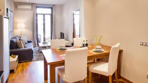 Apartment | Dining - Apartment in Barcelona Near Seabeach (Barcelona)