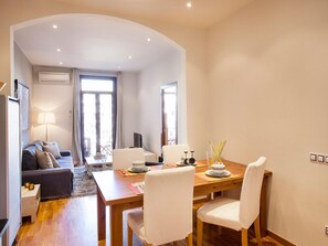 Apartment | Dining - Apartment in Barcelona Near Seabeach (Barcelona)