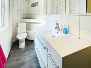 House | Bathroom - 4 Star Holiday Home in Goteborg (Gothenburg)