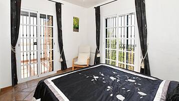 House | 4 bedrooms, bed sheets