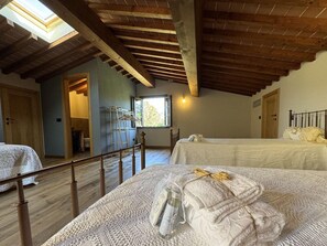 Biệt thự | 3 phòng ngủ, trang bị nội thất với thiết kế riêng biệt, bộ trải giường 