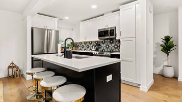 Mikroaaltouuni, uuni, liesi, astianpesukone