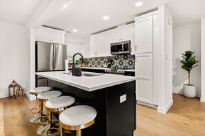 Mikrowelle, Ofen, Herdplatte, Geschirrspüler