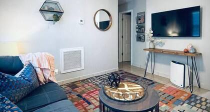 01 Best of FLL - Cozy 2 Bdrm Apt