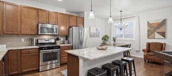 Centrally located Home near MCR, Blue Arena, I-25, RMNP easy access, Pool Table!