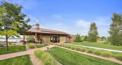 Centrally located Home near MCR, Blue Arena, I-25, RMNP easy access, Pool Table!