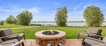 Centrally located Home near MCR, Blue Arena, I-25, RMNP easy access, Pool Table!