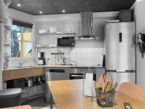Private kitchen - Holiday Home With Patio (Blokhus)