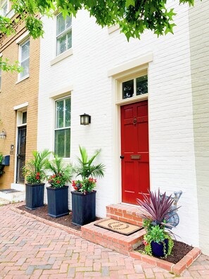 Exterior detail - Perfectly located townhome in beautiful Old Town Alexandria with parking (Alexandria)