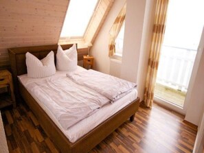 Apartment | 3 bedrooms, individually furnished, bed sheets