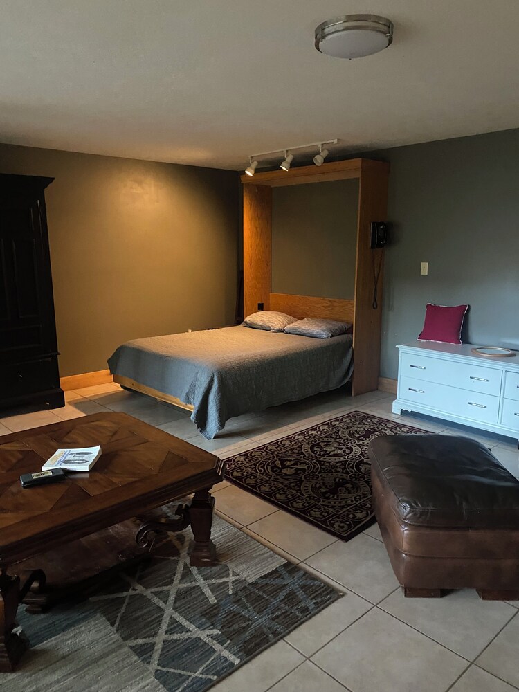 Large country style home northeast lake monroe Monroe County Vrbo