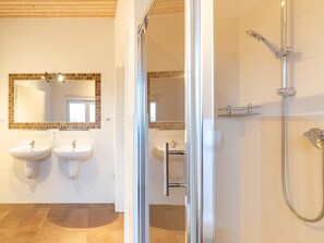 House | Bathroom - XXL Familienferienhaus (Mirow)