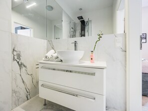 Apartment | Bathroom