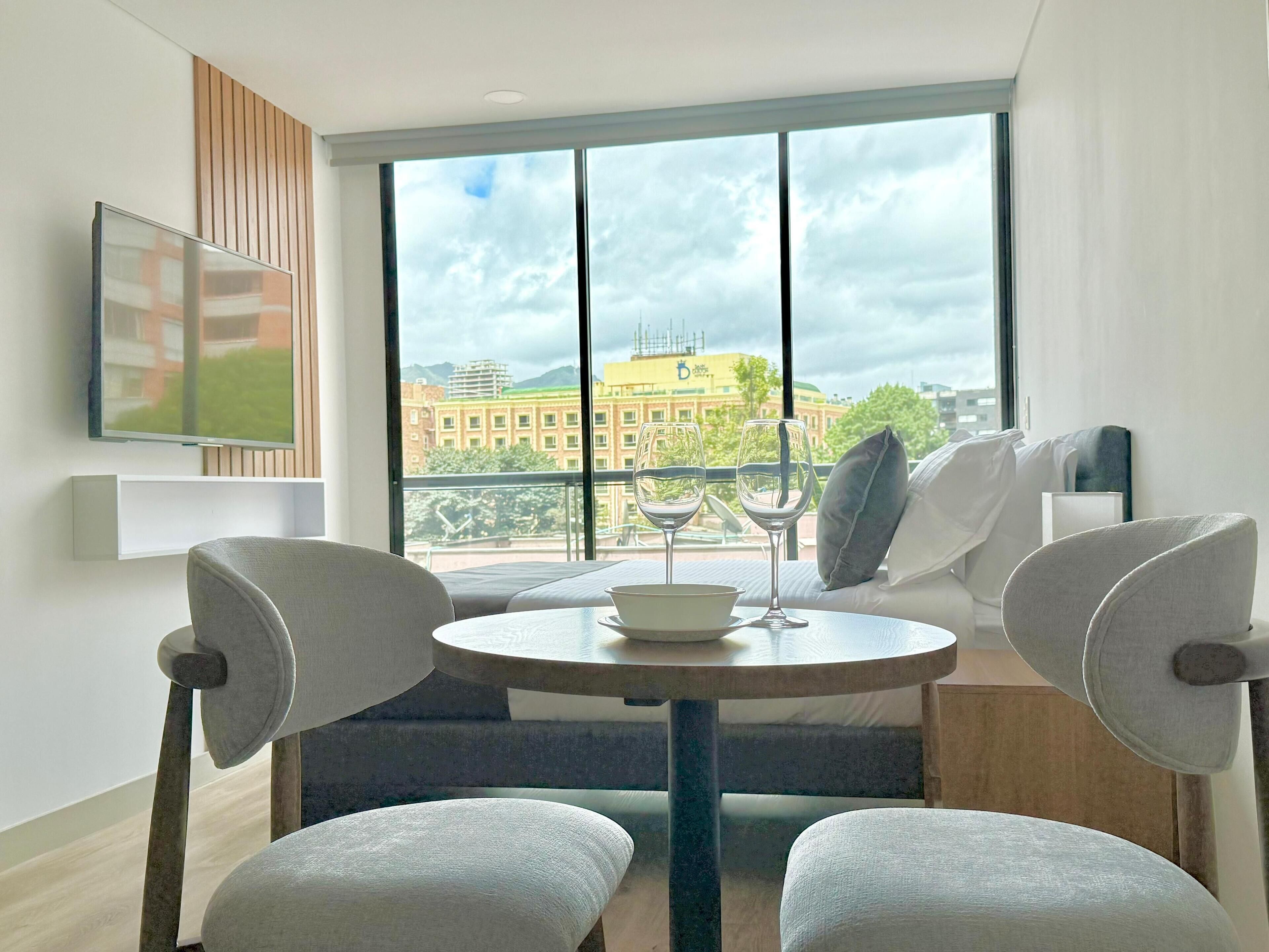 Studio (413) | Blackout curtains, iron/ironing board, free WiFi