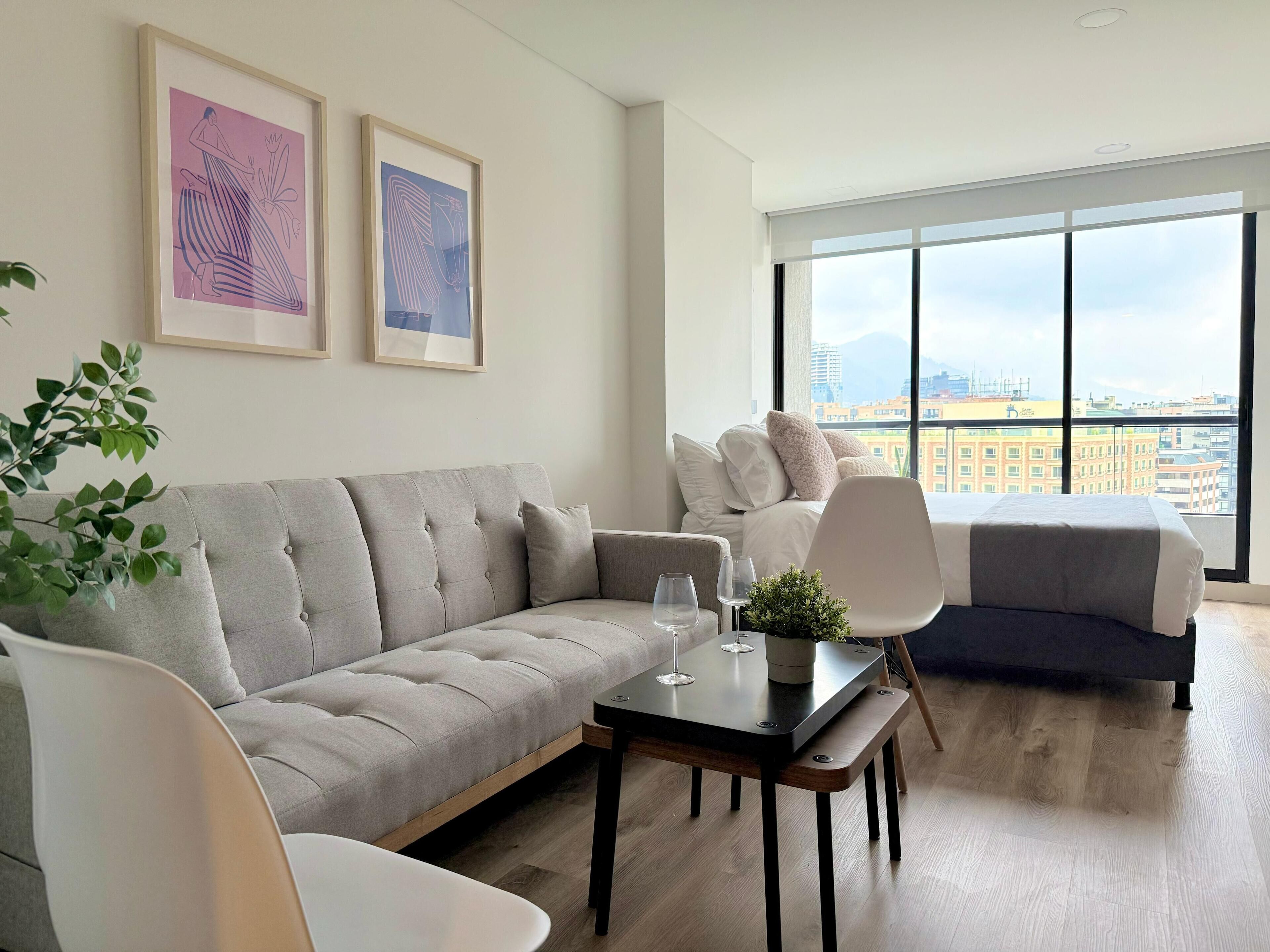 Studio (911) | Blackout curtains, iron/ironing board, free WiFi