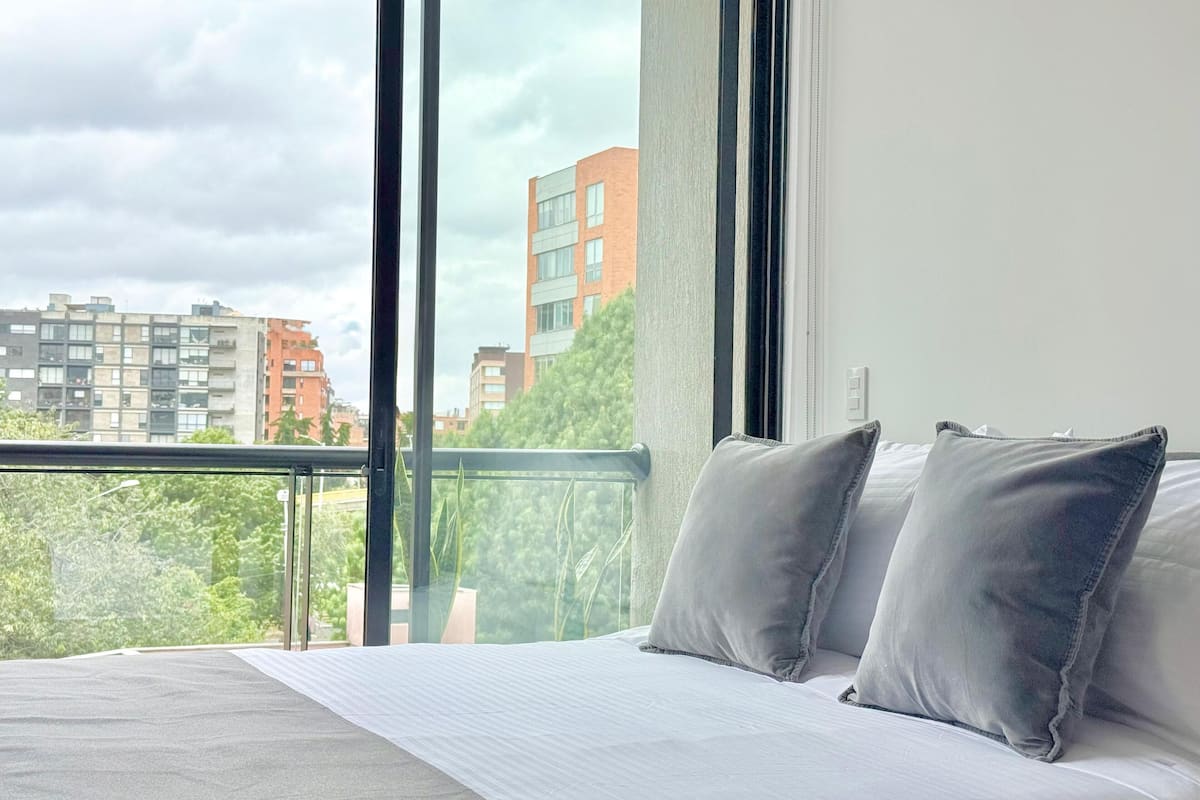 Studio (413) | 1 bedroom, blackout curtains, iron/ironing board, free WiFi