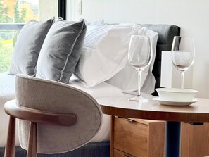 Studio (413) | Laptop workspace, blackout drapes, iron/ironing board, free WiFi - Urban Chico by Weeki (Bogotá)