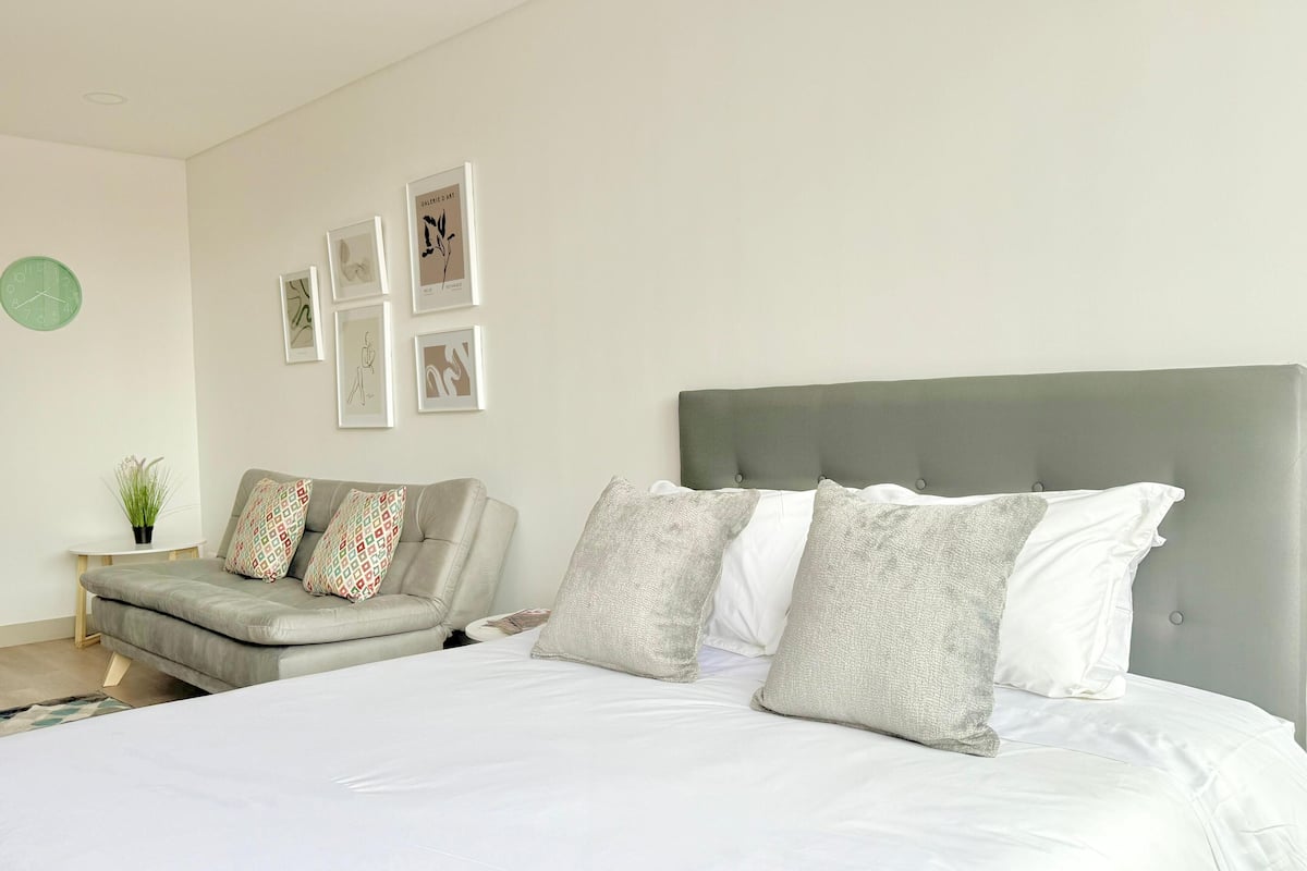 Studio (312) | 1 bedroom, blackout curtains, iron/ironing board, free WiFi