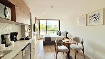 Laptop workspace, blackout curtains, iron/ironing board, free WiFi