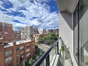 Apartment (616) | Laptop workspace, blackout drapes, iron/ironing board, free WiFi - Urban Chico by Weeki (Bogotá)