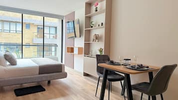 Laptop workspace, blackout curtains, iron/ironing board, free WiFi