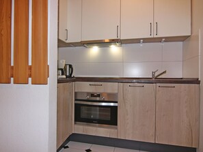 Leilighet | Eget kjøkken | Vannkoker, brødrister og høy barnestol