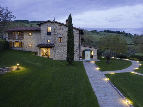 Villa in Tuscany With Pool & Panoramic Views