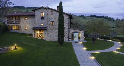 Villa in Tuscany With Pool & Panoramic Views