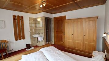 2 bedrooms, individually furnished, bed sheets