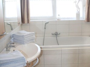Apartment | Bathroom | Towels