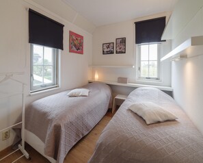 4 habitaciones, muebles diferentes y ropa de cama