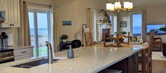 Ocean front Cranberry Cottage. Close-NFLD FERRY, Cabot Trail, Baddeck, Louisburg