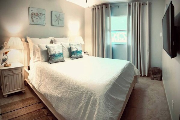 2 bedrooms, travel cot, WiFi, bed sheets - 01 Coastal Cute 2 Bdrm - FLL-DT-Beach (Fort Lauderdale)