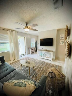 Smart TV - 01 Coastal Cute 2 Bdrm - FLL-DT-Beach (Fort Lauderdale)