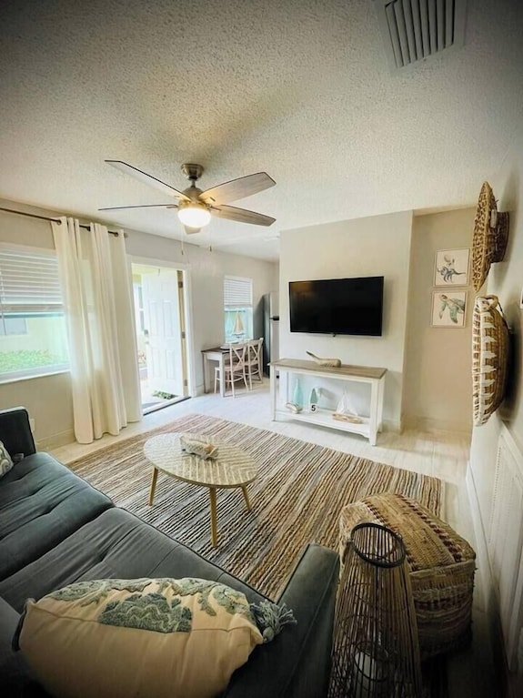 01 Coastal Cute 2 Bdrm - Fll-dt-beach - Davie, FL