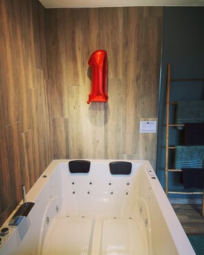Interior - Studio Jacuzzi  (Sacquenville)
