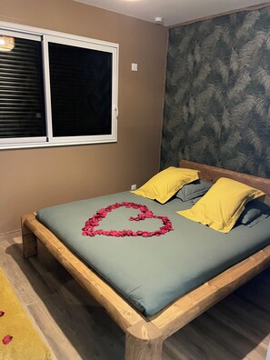 1 chambre, lit parapluie, Wi-Fi gratuit, draps fournis