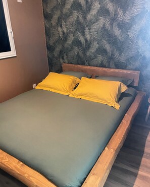 1 Schlafzimmer, Reisekinderbett, kostenloses WLAN, Bettwäsche