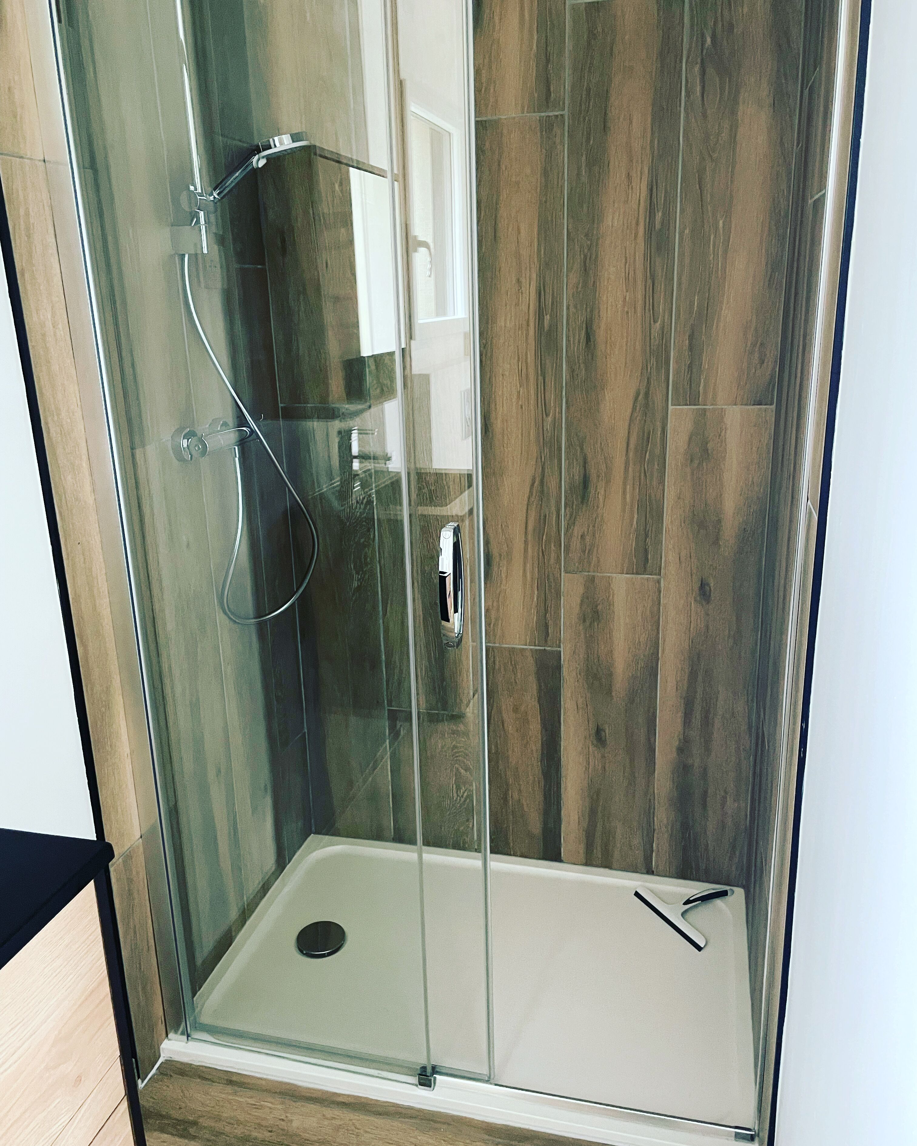 Bubbelbadkar, hårtork, handdukar och tvål