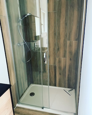 Jetted tub, hair dryer, towels, soap - Studio Jacuzzi  (Sacquenville)