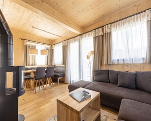 Living room - Chalet With Spacious Terrace (Sankt Georgen am Kreischberg)