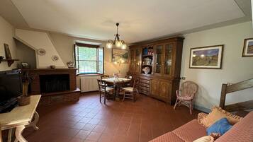 Cottage | Dining